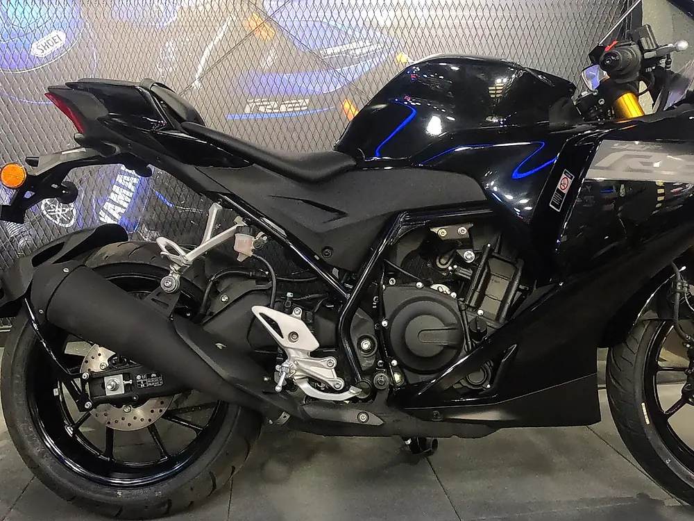 Engine and chassis details of Yamaha R3
