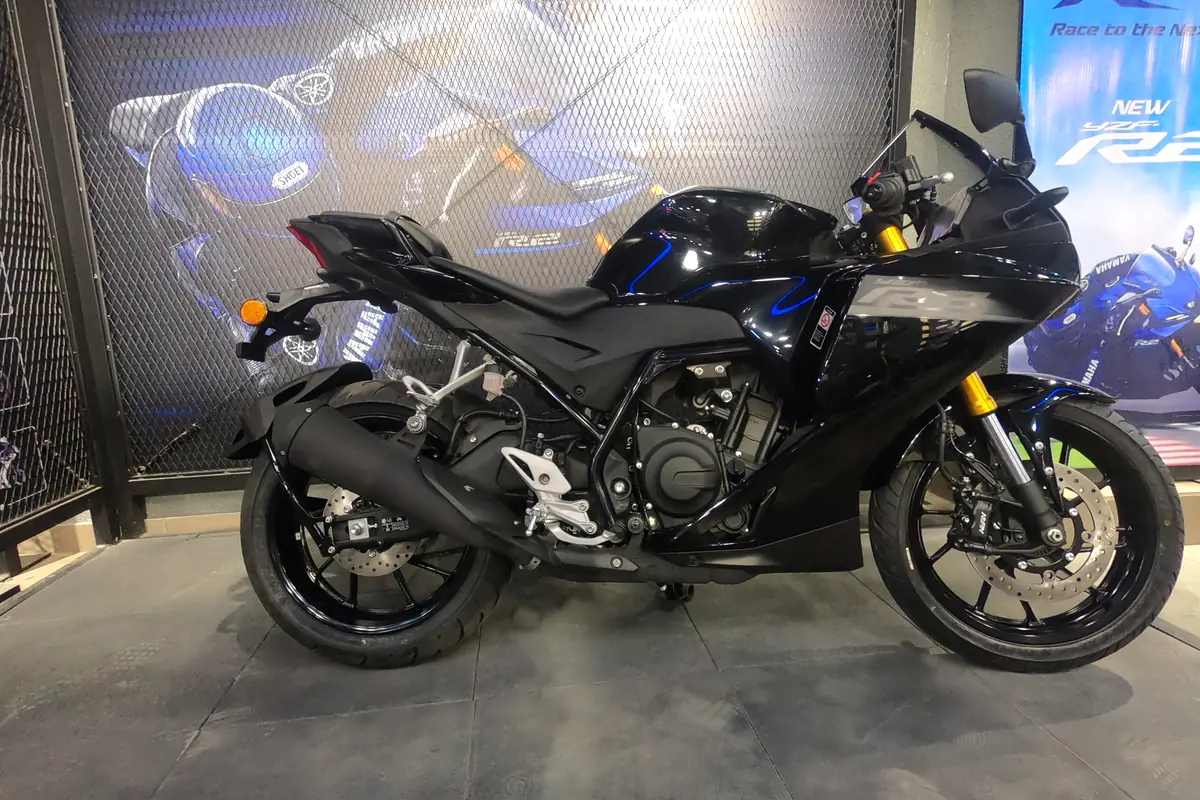 Yamaha YZF-R3 in Yamaha Black photographed at Blue Square showroom on October 31, 2026